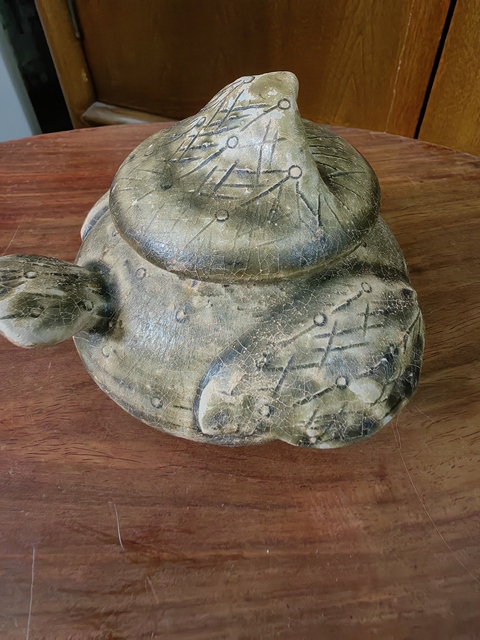 古玩陶瓷早期青釉梟尊或水盂真品鑒賞圖