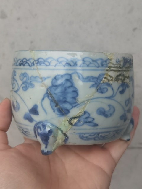 古玩陶瓷明代成化至弘治青花纏枝花卉紋爐真品鑒賞圖
