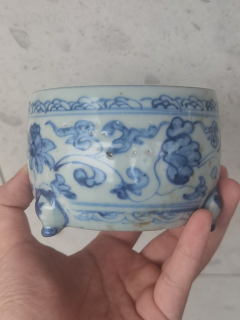 古玩陶瓷明代成化至弘治青花纏枝花卉紋爐真品鑒賞圖