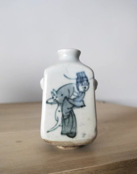 古玩陶瓷日本明治青花鼻煙壺真品鑒賞圖