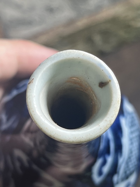 古玩陶瓷青花留白龍紋瓶真品鑒賞圖