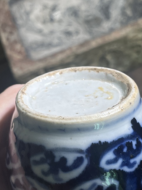 古玩陶瓷青花留白龍紋瓶真品鑒賞圖