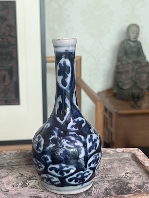 古玩陶瓷青花留白龍紋瓶真品鑒賞圖