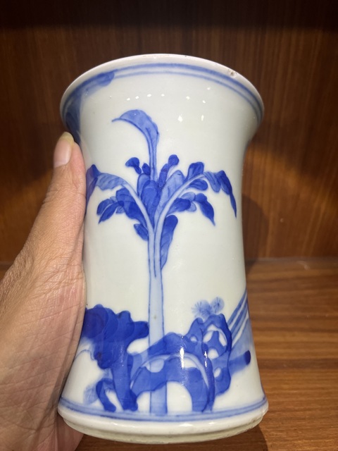 古玩陶瓷仕女紋青花束腰筆筒真品鑒賞圖