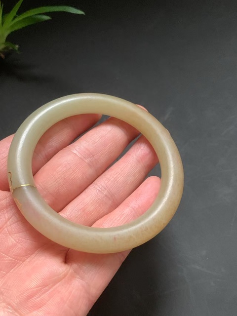 古玩玉器清代和田玉雕“素紋手鐲”拍賣，當前價格28000元