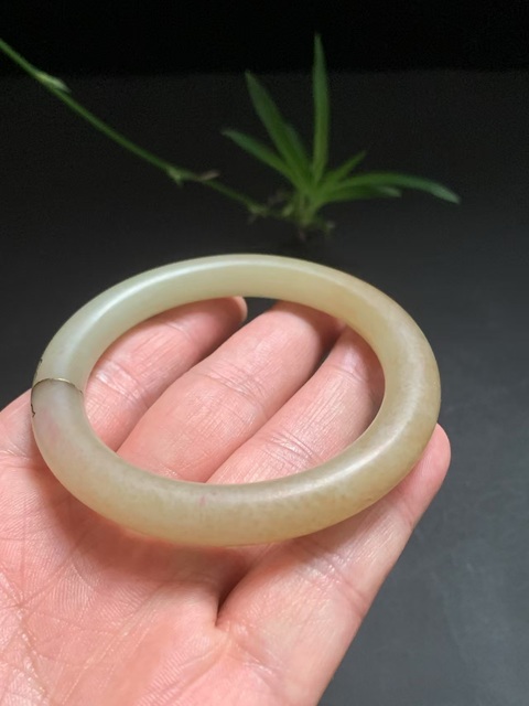 古玩玉器清代和田玉雕“素紋手鐲”拍賣，當前價格28000元