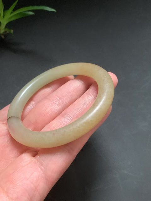 古玩玉器清代和田玉雕“素紋手鐲”拍賣，當前價格28000元