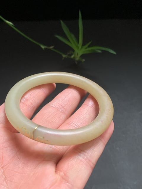 古玩玉器清代和田玉雕“素紋手鐲”拍賣，當前價格28000元