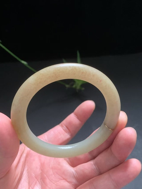 古玩玉器清代和田玉雕“素紋手鐲”拍賣，當前價格28000元