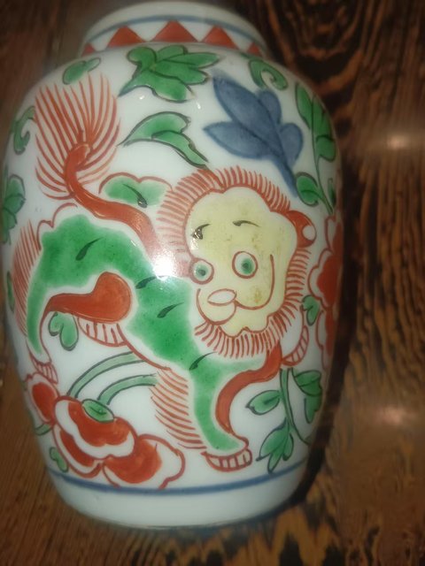 古玩陶瓷青花五彩獅子花卉紋罐真品鑒賞圖