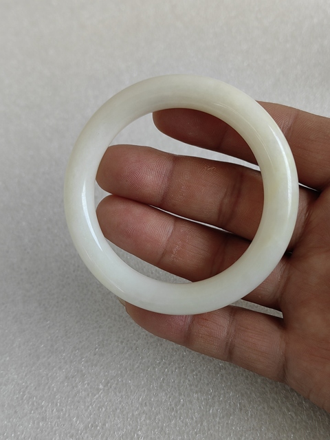 古玩玉器和田玉雕“素紋手鐲”拍賣,當(dāng)前價格1200元