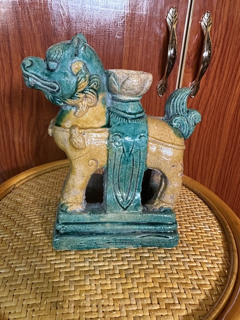 古玩陶瓷三彩瑞獸燭臺(tái)真品鑒賞圖