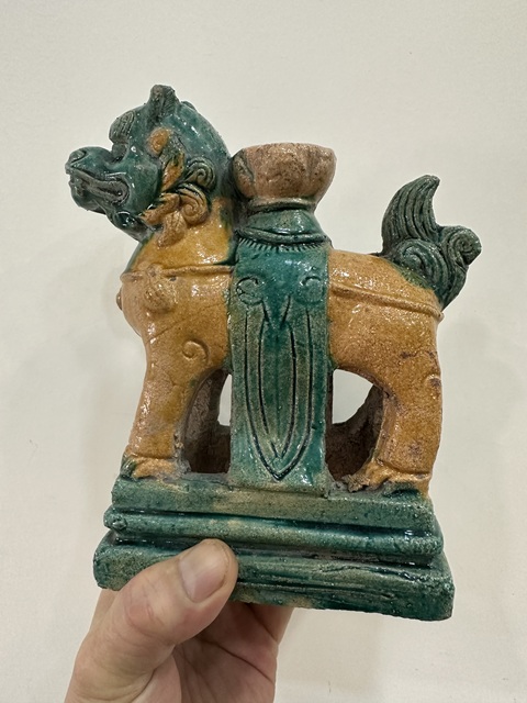 古玩陶瓷三彩瑞獸燭臺(tái)真品鑒賞圖