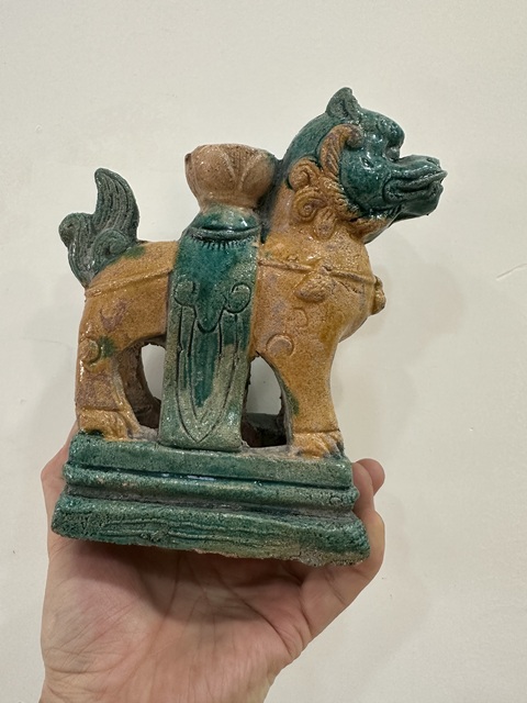 古玩陶瓷三彩瑞獸燭臺(tái)真品鑒賞圖