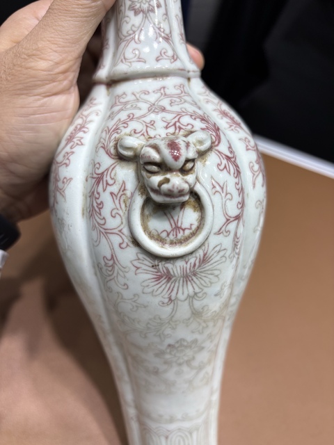 古玩陶瓷釉里紅花卉紋海棠口瓶真品鑒賞圖