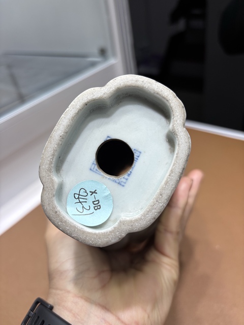 古玩陶瓷釉里紅花卉紋海棠口瓶真品鑒賞圖