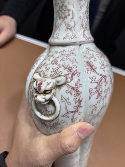 古玩陶瓷釉里紅花卉紋海棠口瓶真品鑒賞圖
