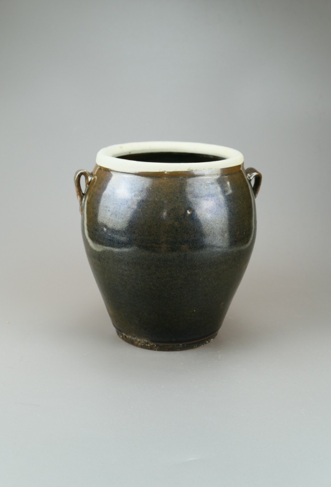 古玩陶瓷耀州窯白覆輪窯變釉雙系罐真品鑒賞圖