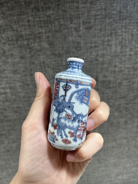 古玩陶瓷青花釉里紅鼻煙壺真品鑒賞圖