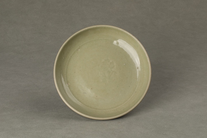 古玩陶瓷龍泉青瓷印花盤真品鑒賞圖