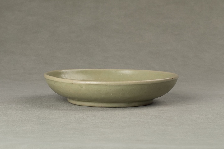 古玩陶瓷龍泉青瓷印花盤真品鑒賞圖