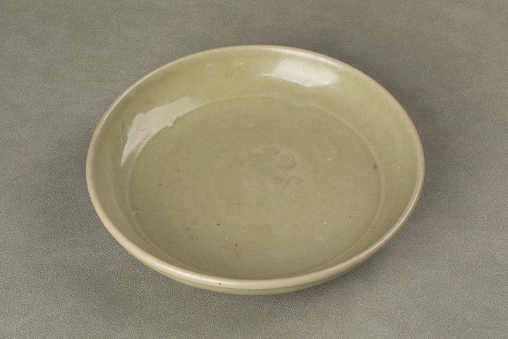 古玩陶瓷龍泉青瓷印花盤真品鑒賞圖
