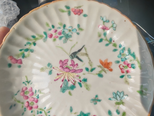 古玩陶瓷粉彩蟲草瓜棱盤真品鑒賞圖