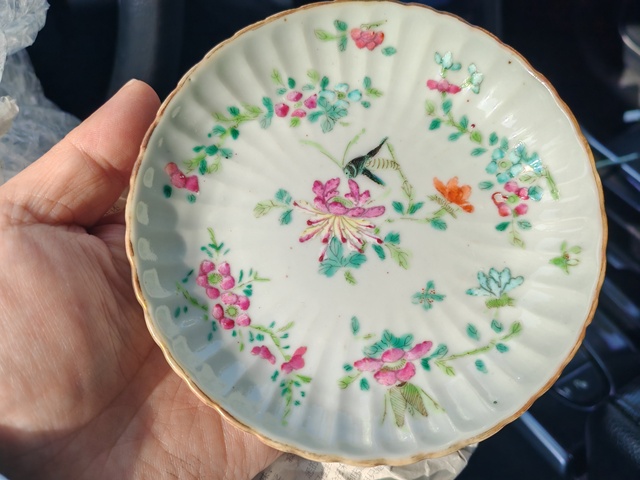古玩陶瓷粉彩蟲草瓜棱盤真品鑒賞圖