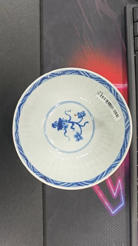 古玩陶瓷花卉紋青花碗真品鑒賞圖