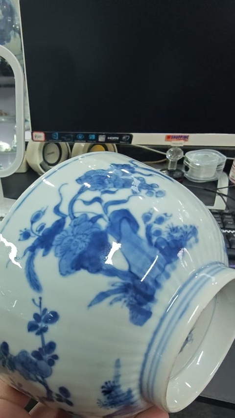 古玩陶瓷花卉紋青花碗真品鑒賞圖