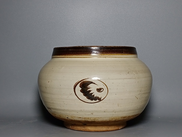 古玩陶瓷元代,磁州窯白釉罐拍賣,當(dāng)前價(jià)格2500元
