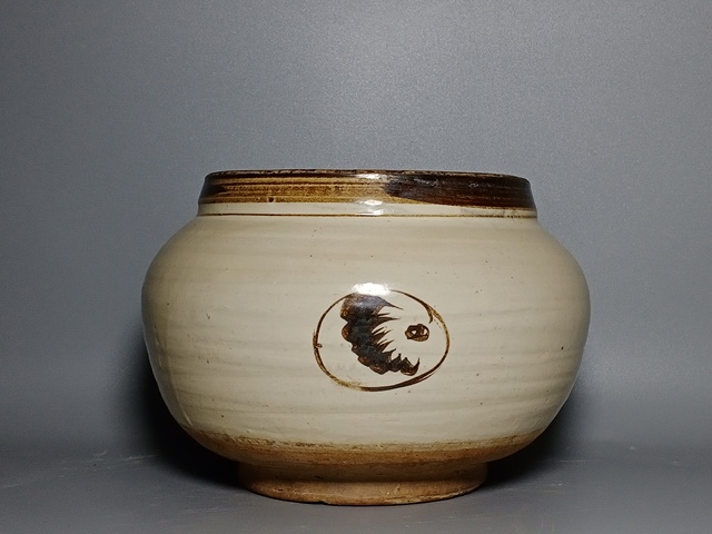 古玩陶瓷元代,磁州窯白釉罐拍賣,當(dāng)前價(jià)格2500元