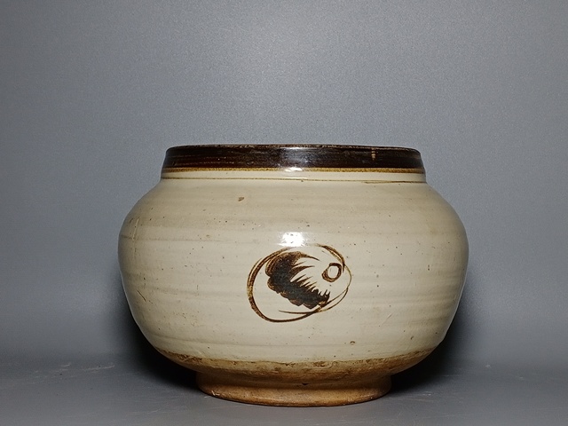 古玩陶瓷元代,磁州窯白釉罐拍賣,當(dāng)前價(jià)格2500元