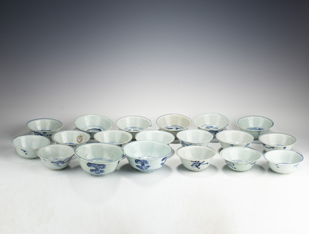 古玩陶瓷明晚·青花摩羯龍紋碗一套拍賣，當前價格1332元