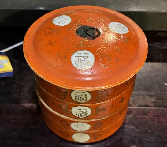 古玩陶瓷珊湖紅釉描金開光吉語紋疊盒拍賣,當前價格3500元