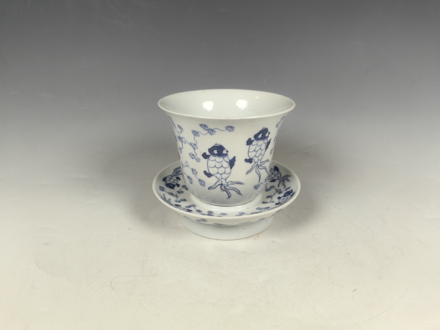 古玩陶瓷清晚魚藻紋青花玲瓏瓷鈴鐺杯碟真品鑒賞圖