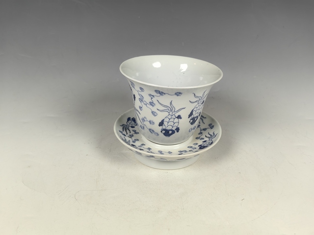 古玩陶瓷清晚魚藻紋青花玲瓏瓷鈴鐺杯碟真品鑒賞圖