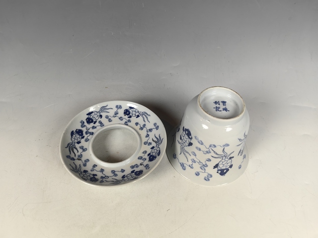 古玩陶瓷清晚魚藻紋青花玲瓏瓷鈴鐺杯碟真品鑒賞圖