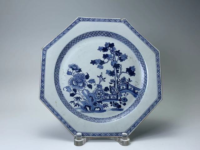 古玩陶瓷清乾隆·青花花卉紋八方盤拍賣,當前價格188元