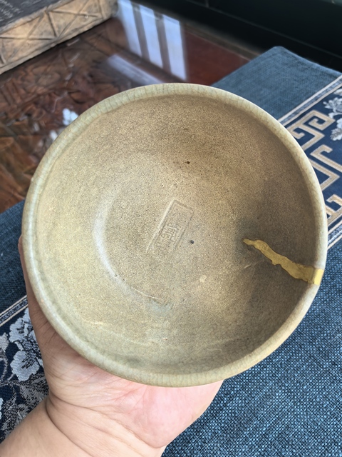 古玩陶瓷元末明初·龍泉青瓷印章紋碗拍賣,當前價格1200元