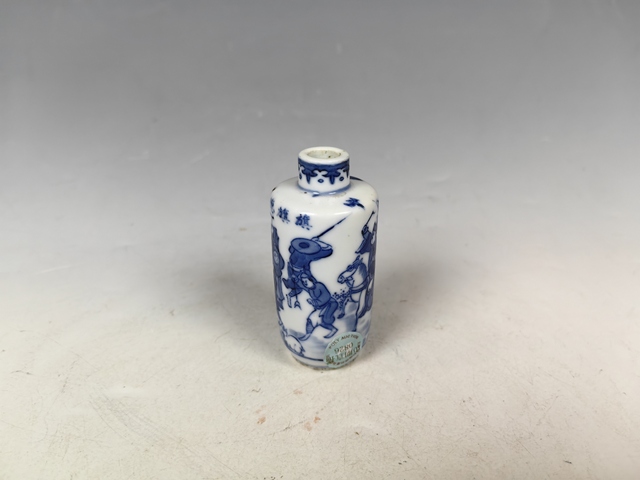 古玩陶瓷清中晚旗開得勝刀馬人物紋鼻煙壺真品鑒賞圖