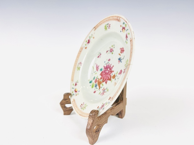 古玩陶瓷清早期·粉彩花卉折沿盤真品鑒賞圖