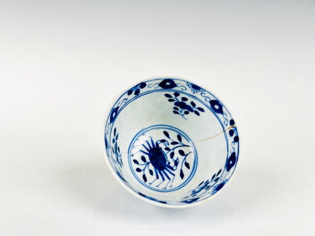 古玩陶瓷清光緒·青花魚藻紋葵花杯真品鑒賞圖