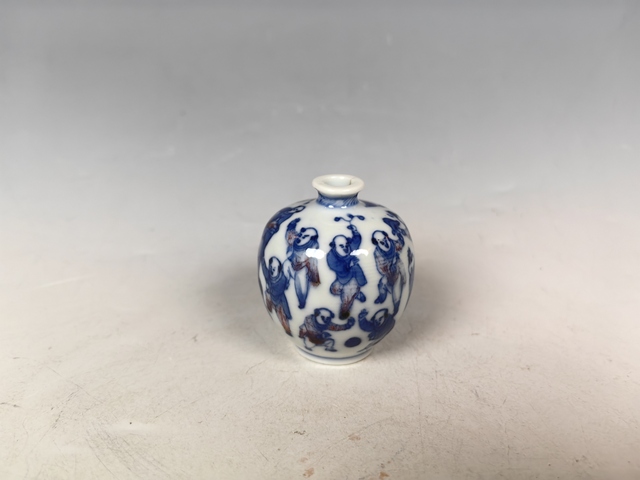 古玩陶瓷清晚青花釉里紅司馬光砸缸嬰戲紋鼻煙壺真品鑒賞圖