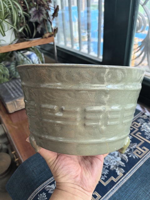 古玩陶瓷明代·龍泉青瓷八卦三足爐拍賣，當(dāng)前價(jià)格19999元