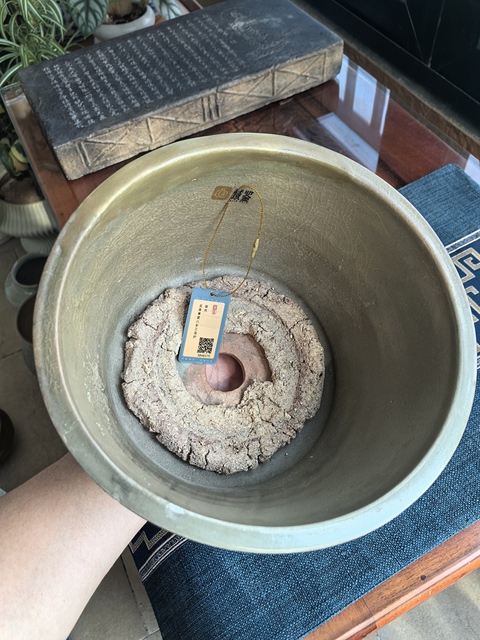 古玩陶瓷明代·龍泉青瓷八卦三足爐拍賣，當(dāng)前價(jià)格19999元