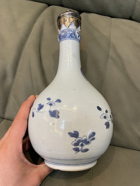 古玩陶瓷清雍乾 青花洞石牡丹紋蒜頭瓶拍賣,當(dāng)前價格3500元