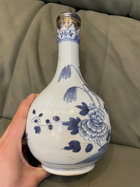 古玩陶瓷清雍乾 青花洞石牡丹紋蒜頭瓶拍賣,當(dāng)前價格3500元