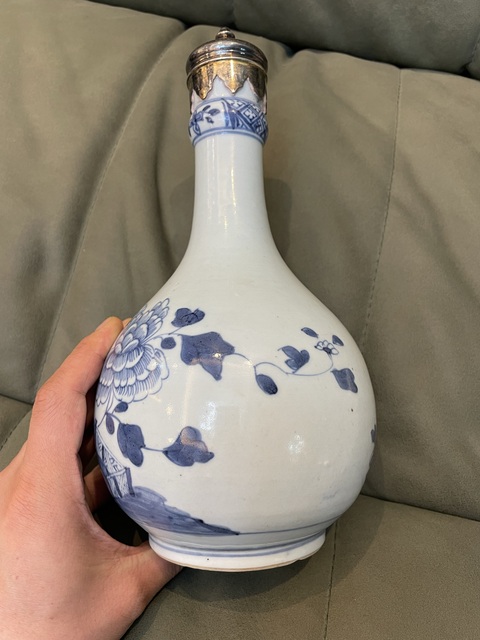 古玩陶瓷清雍乾 青花洞石牡丹紋蒜頭瓶拍賣,當(dāng)前價格3500元
