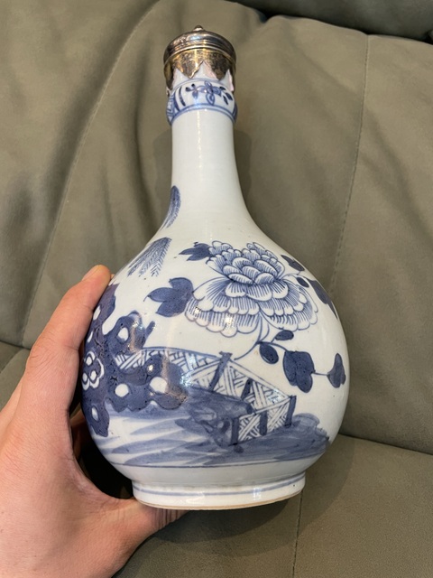 古玩陶瓷清雍乾 青花洞石牡丹紋蒜頭瓶拍賣,當(dāng)前價格3500元